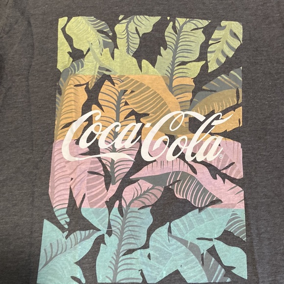 Like New Coca-Cola Shirt Sleeve Graphic T-Shirt - Picture 2 of 4